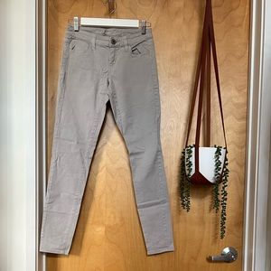 American Eagle Gray Jegging Pant